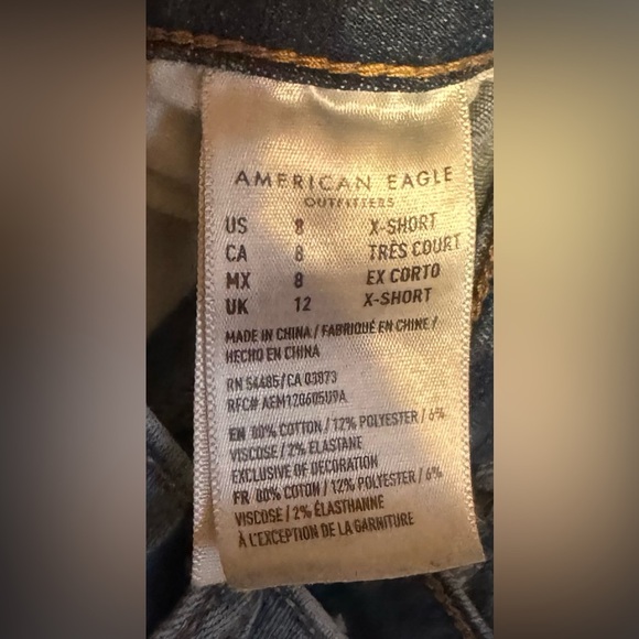 American Eagle Hi-Rise Light Wash Distressed Jegging - Picture 4 of 4